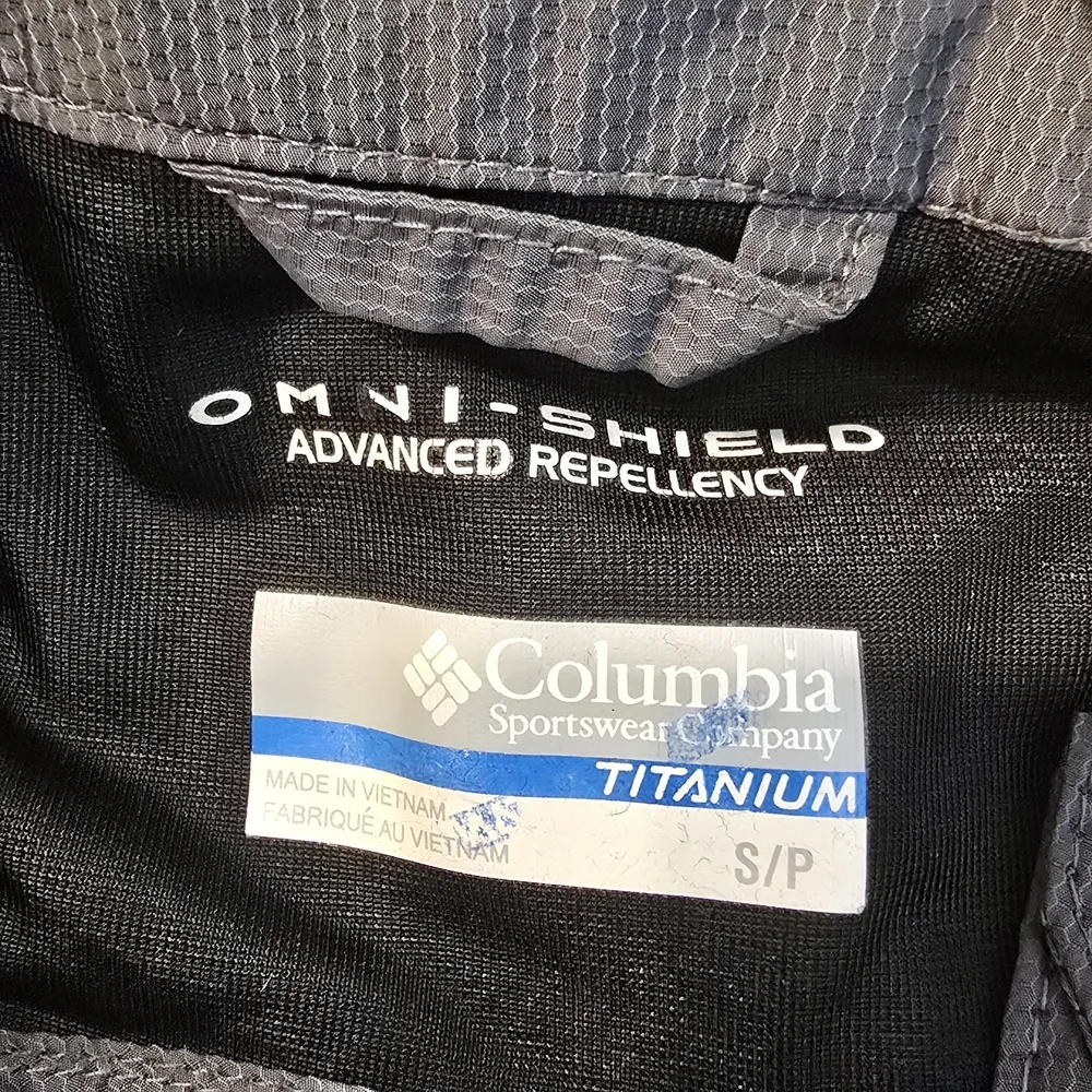 Woman's Columbia Titanium Omni-Shield Lightweight Rain Windbreaker Size Small